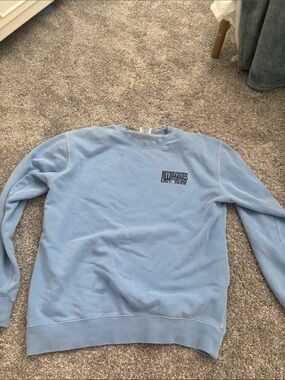 Men's Light Blue Crewneck Sweatshirt with Subtle Chest Logo